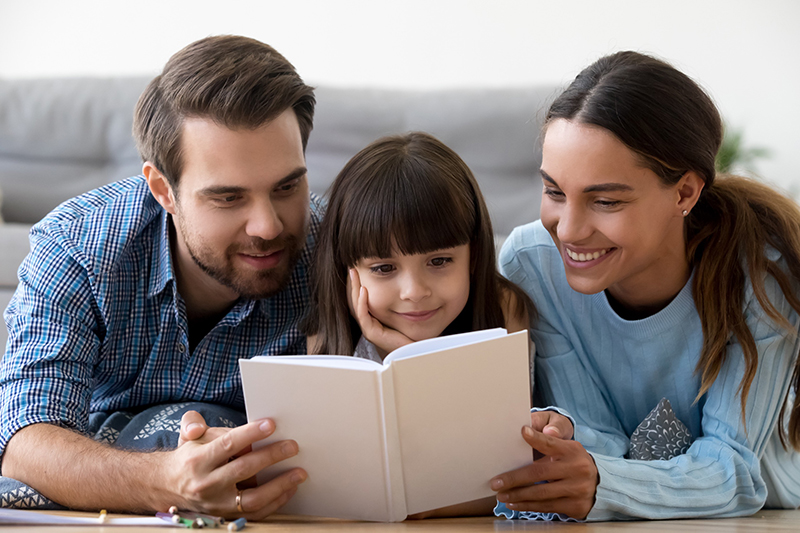 Happy Family Reading